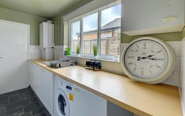 Central - 2br House - Free Parking - Garden