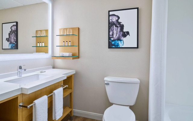 Delta Hotels by Marriott Muskegon Convention Center