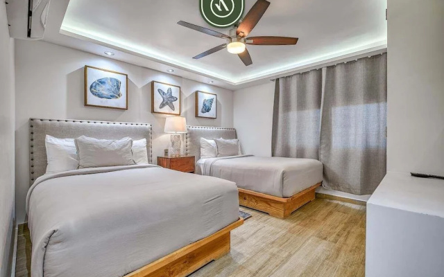 3BR Condo With Private Balcony - Pool - Marina`