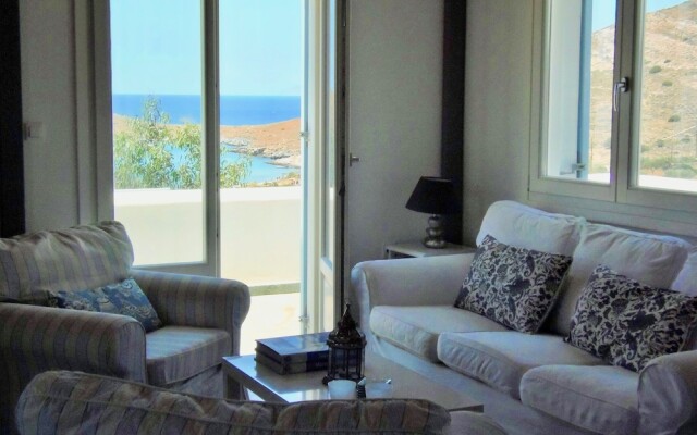 3 Bedroom Villa Overlooking Delfini Bay