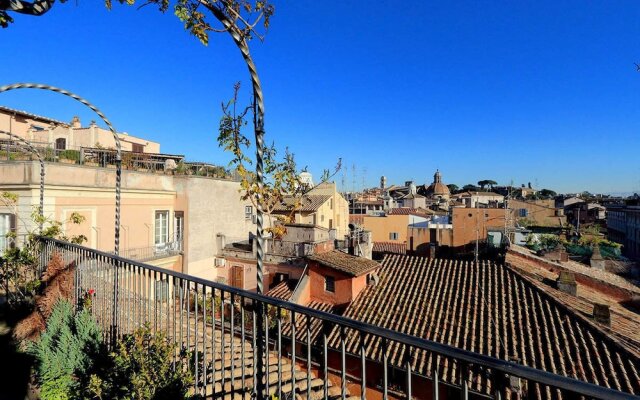 Piazza Mattei Terrace Apartment