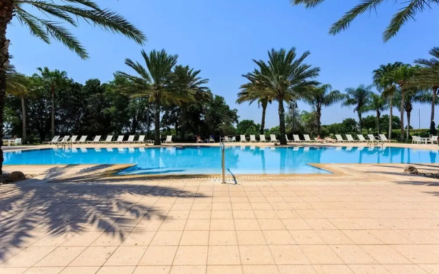 Condo Contemporary 3 Bedroom Reunion