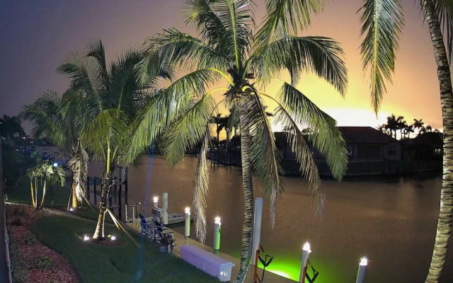 Luxury Long Waterview w Pool-kayaks-clubs-bikes