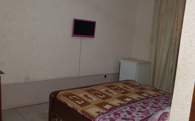D'lor Suites Hotel