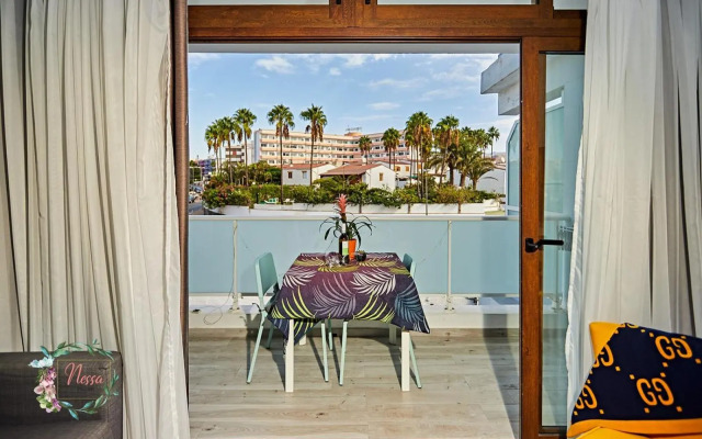 Parrot's House- Yumbo center