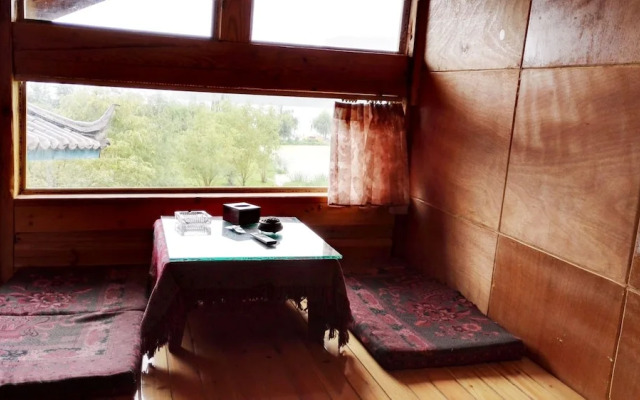 Luguhu Lakeside Apu Guest House