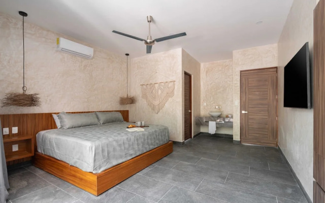 Twelve O’Clock Luxury Villas