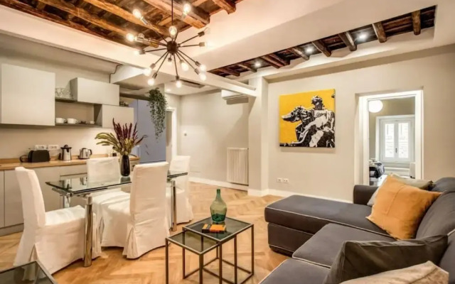 Trevi Fountain Superior 3 bdr apartment