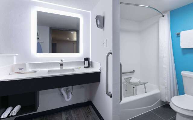 Howard Johnson by Wyndham San Marcos