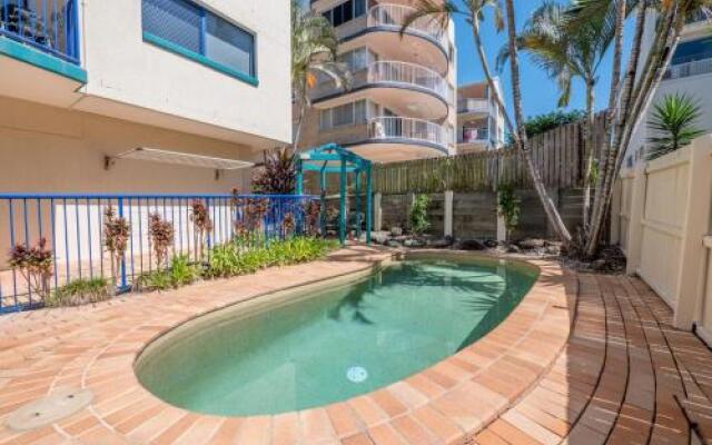 Jade Waters U4/ Latona Ave