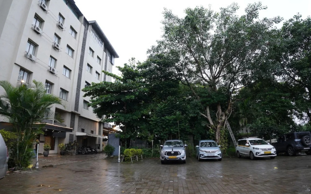 Hotel Sadanand Regency