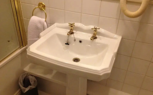 Ty Newydd Country Hotel