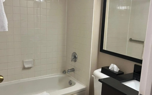 Travelodge by Wyndham Ottawa East