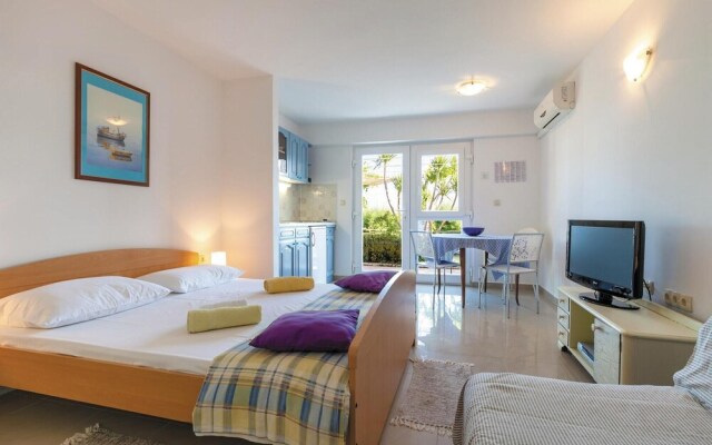 Amazing Home in Podstrana With Wifi and 5 Bedrooms