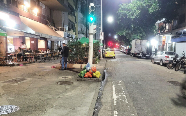 Quarto e sala novo e silencioso