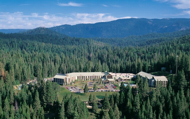 Tenaya Lodge