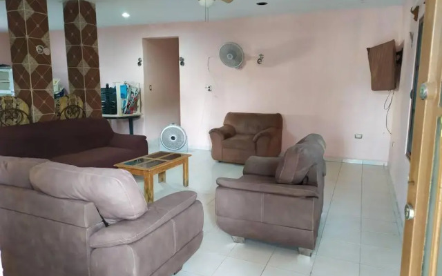 Casa M&P: Casa Amplia cerca del mar de Chelem