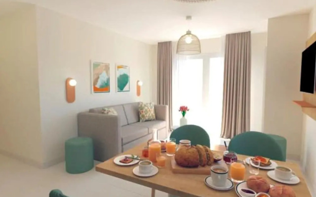 Apartment in Giens With Pool & Beaches Nearby