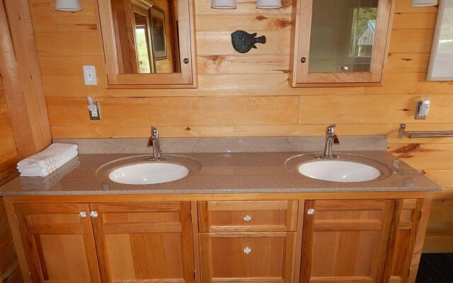 Blue Tin Roof Bed & Breakfast