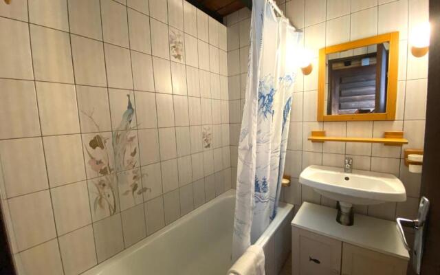 LA POMME DE PIN 1 Appartement avec terrasse