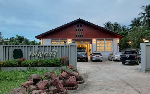 Phenwaree Amphawa Resort