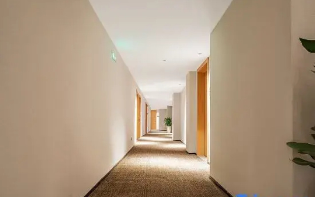 Yunduo Bao Hotel (Yugan Desheng Street Store)