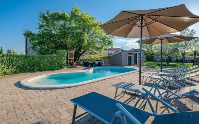 Beautiful Villa With Swimming Pool and Fenced Garden