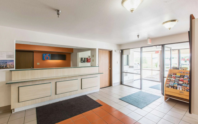 Motel 6 Omaha - Central