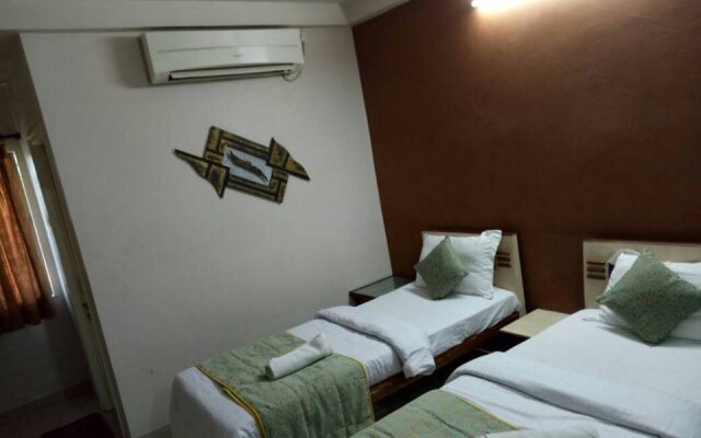 OYO 7439 Hotel Gayatri Inn Annex