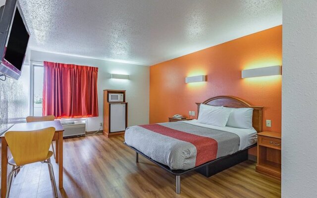 Motel 6 Pontoon Beach, Il