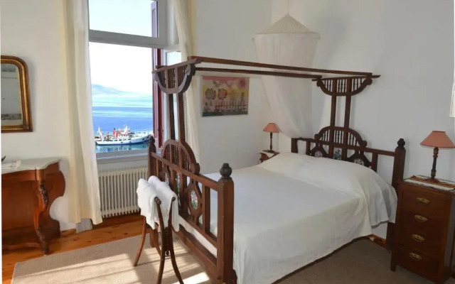 V. Molova, Molyvos, Lesvos