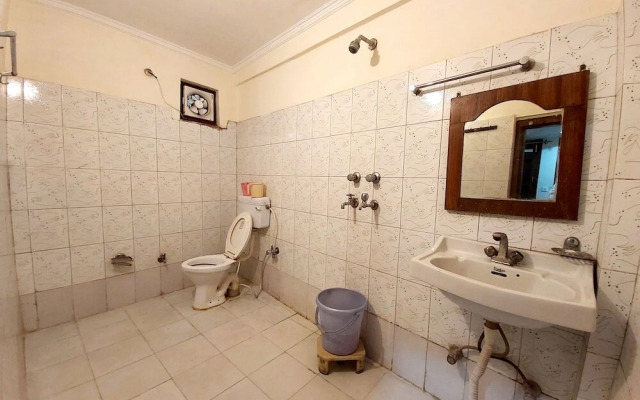 Moon Hotel by Goroomgo