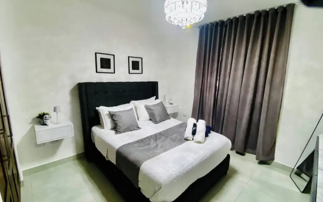 Modern Rooftop Penthouse Private Jacuzzi for 12