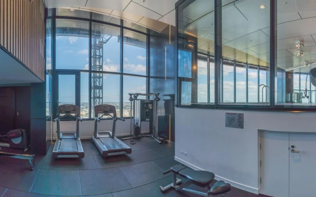 Sky High 2 Bedroom Apartment in Central Brisbane