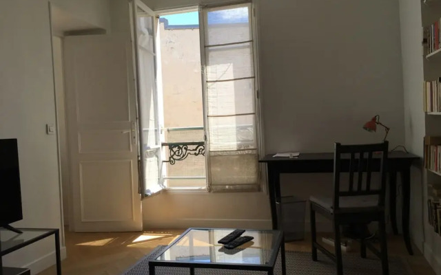 Charming 1 Bedroom Apartment With Balcony