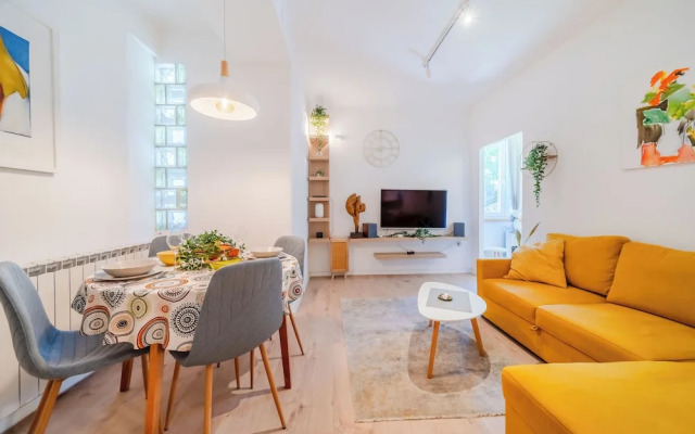 Stylish City Center Vibes Apartment