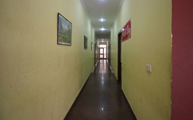 OYO 6977 Hotel Clarks