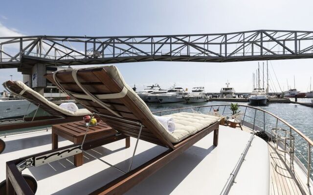 Luxury Boat in Port Forum