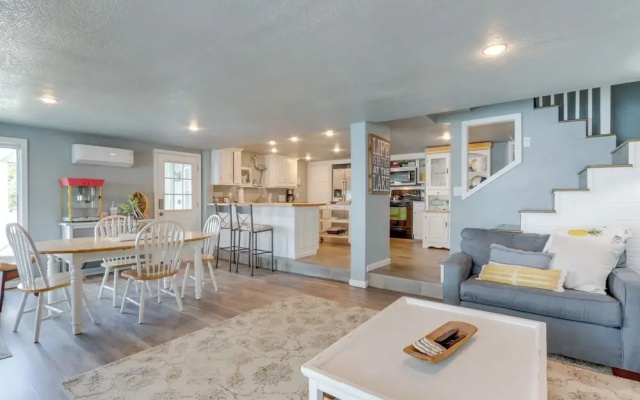 'cliff View Haven' Rocky Mount Gem w/ Deck!