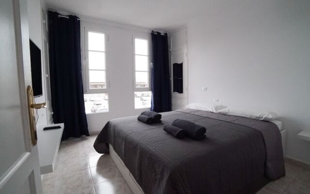 Harbour Apartment with Sea View