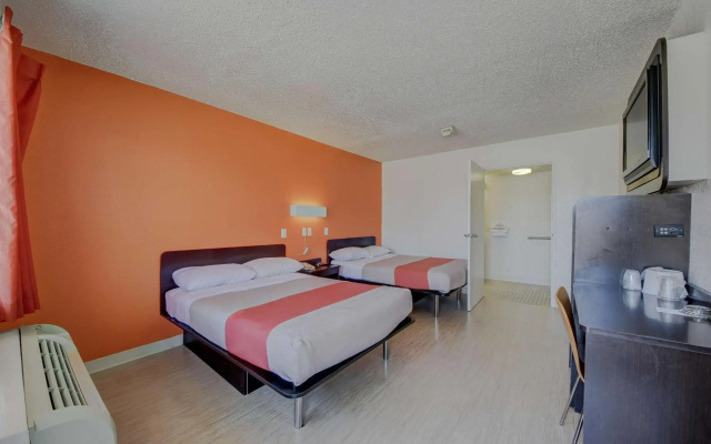Motel 6 San Antonio, TX - Fort Sam Houston