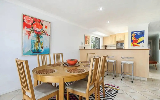 Classy 3 Bedroom Apartment by the Beach