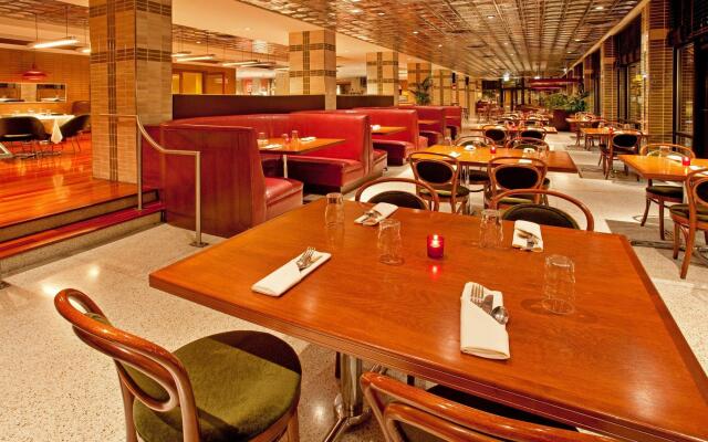 Crowne Plaza Chicago West Loop by IHG