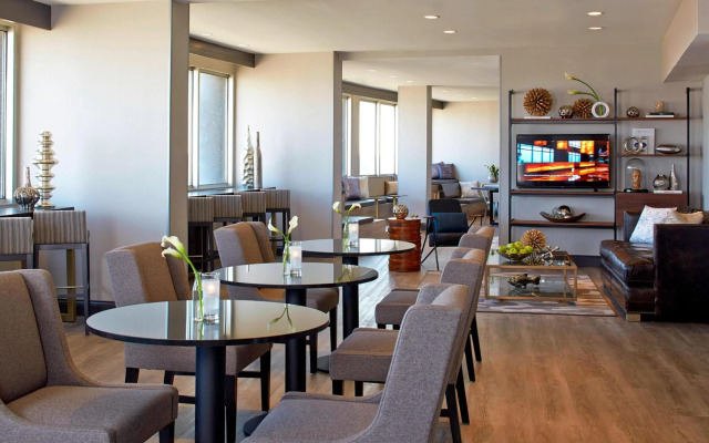 Renaissance St. Louis Airport Hotel