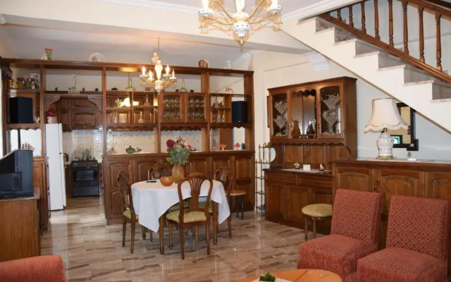 Cycladic House at the suburbs of Naousa