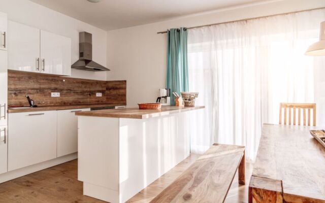 Lakeside Village 12516