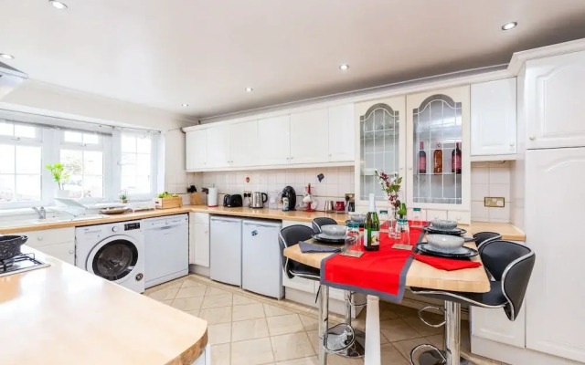 Hiikots Apartments Dagenham