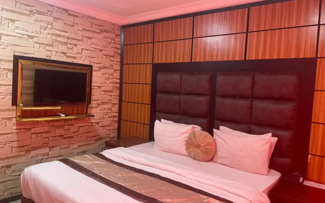 Brick Rock Hotel And Suites