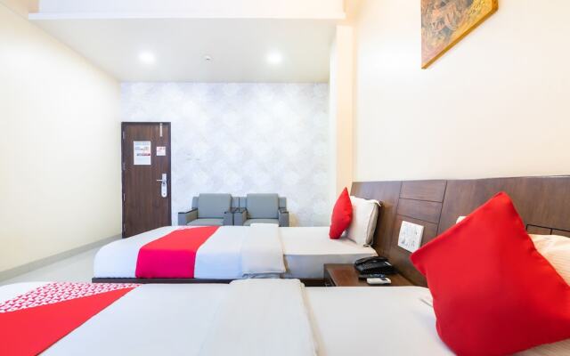 Capital O 490 Hotel Compact Maple Leaf