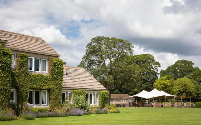 The Devonshire Arms Hotel